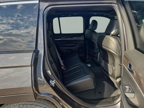 New 2025 Jeep Grand Cherokee Limited RWD image 27