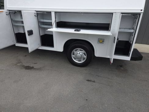 Used 2016 Ford E-350 and Econoline 350 Super Duty w/ Power Windows & Locks Group RWD image 4