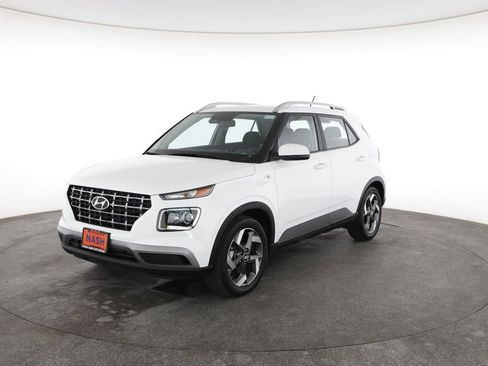 Used 2025 Hyundai Venue SEL image 5