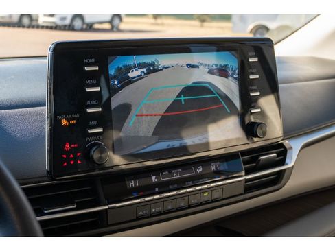 Used 2021 Toyota Sienna LE image 21