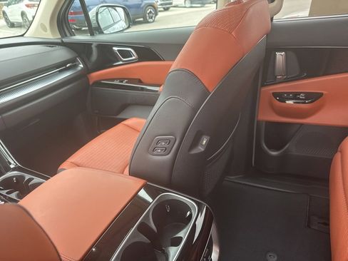 Used 2024 Kia Carnival SX Prestige image 28