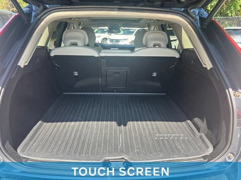 Used 2022 Volvo XC60 B5 Momentum w/ Protection Package Premier FWD image 10