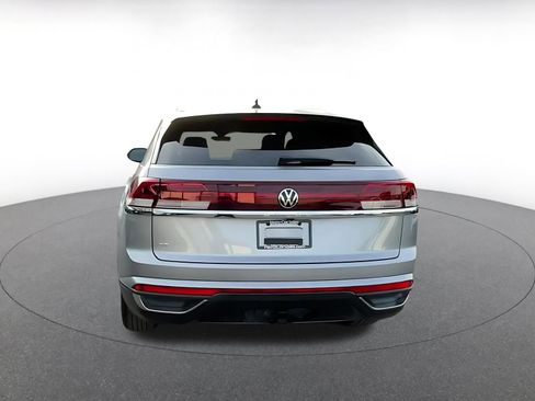 Used 2025 Volkswagen Atlas Cross Sport SE image 12
