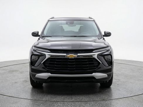 Used 2025 Chevrolet TrailBlazer LT image 2