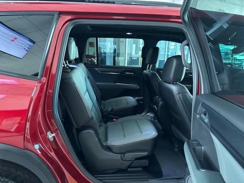 Used 2025 GMC Acadia AT4 w/ Luxury Package AWD/4WD image 37
