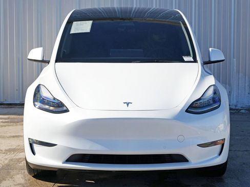 Used 2022 Tesla Model Y Long Range image 47