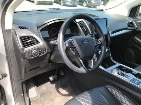 Used 2024 Ford Edge Titanium image 3