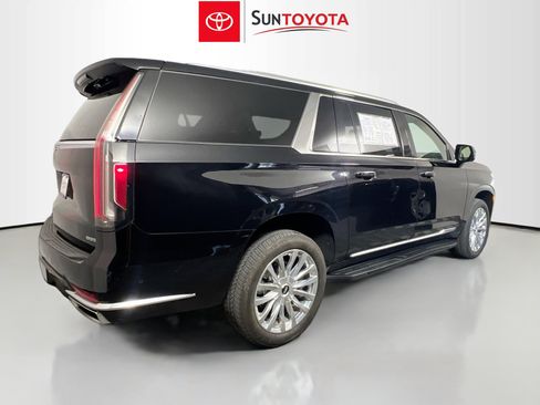 Used 2023 Cadillac Escalade ESV Premium Luxury AWD/4WD image 4