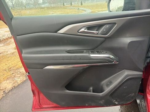 Used 2025 Chevrolet Traverse LT w/ Driver Confidence Package image 20