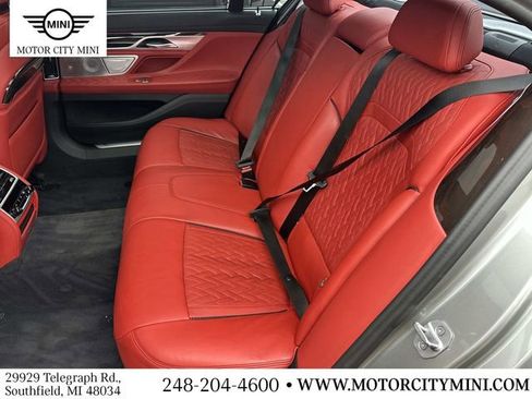 Used 2022 BMW 750i xDrive w/ Executive Package image 15