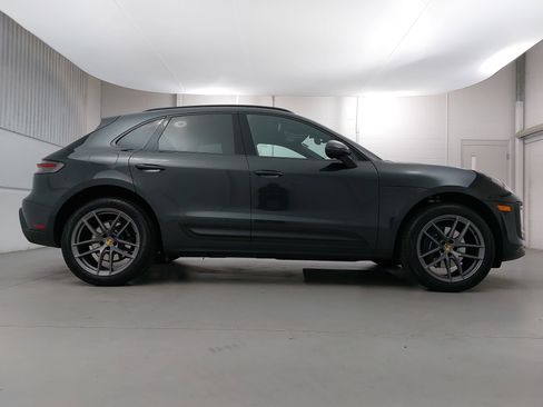 Used 2025 Porsche Macan image 8