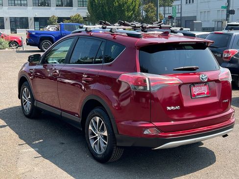 Used 2018 Toyota RAV4 LE AWD/4WD image 6