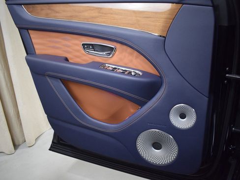 New 2026 Bentley Bentayga AWD/4WD image 41