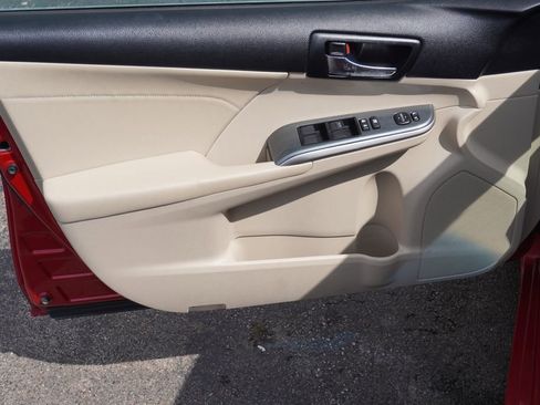 Used 2014 Toyota Camry XLE w/ Leather Package image 11