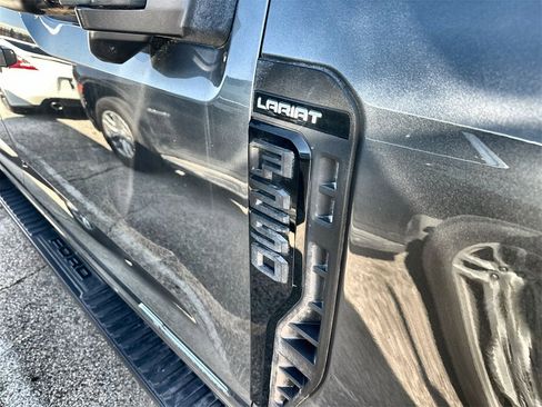Used 2025 Ford F250 Lariat w/ Black Appearance Package image 5