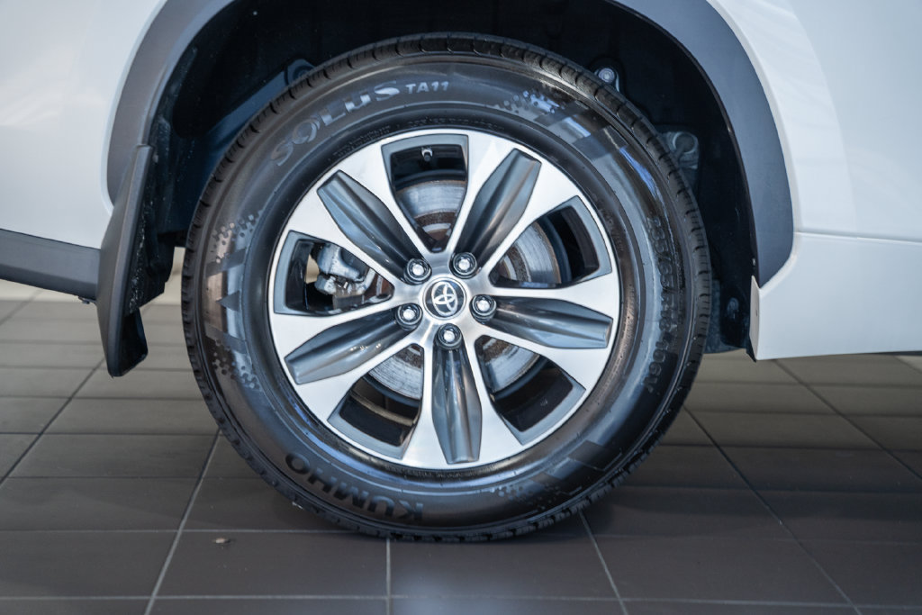Used 2021 Toyota Highlander XLE AWD/4WD image 15
