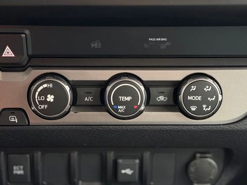 Used 2019 Toyota Tacoma SR5 image 10