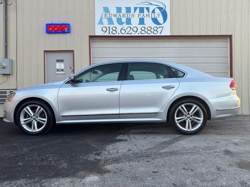 Used 2014 Volkswagen Passat 1.8T SEL Premium image 16