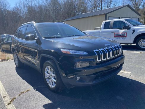 Used 2017 Jeep Cherokee Latitude w/ Safety/Convenience Group image 1