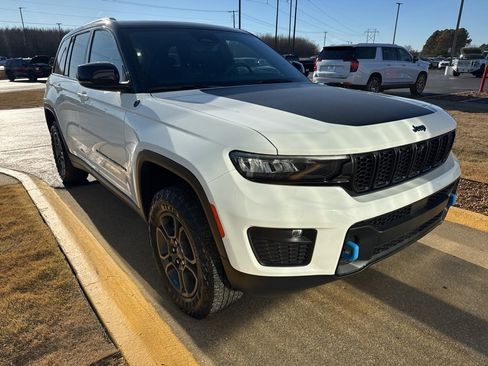 Used 2024 Jeep Grand Cherokee Trailhawk w/ Luxury Tech Group III image 3