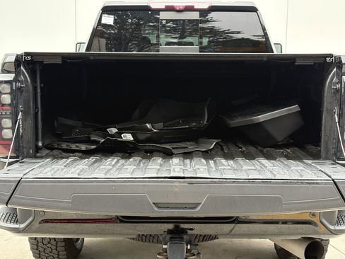 Used 2023 GMC Sierra 2500 Denali w/ Denali Black Diamond Edition AWD/4WD image 9