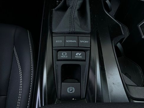 Used 2025 Toyota Camry SE w/ Convenience Package image 23