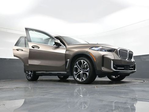 Used 2025 BMW X5 xDrive50e w/ Executive Package image 42