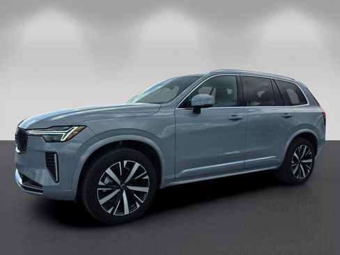 Used 2025 Volvo XC90 B5 Core w/ Protection Package AWD/4WD image 8