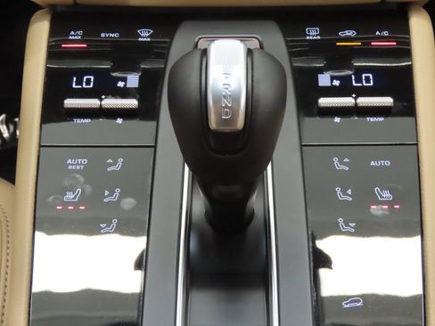 Certified 2026 Porsche Macan AWD/4WD image 27