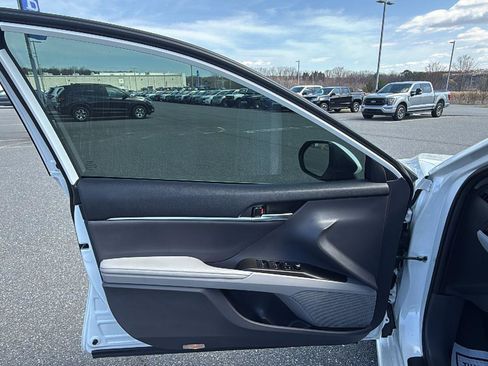 Used 2023 Toyota Camry XSE w/ Navigation Package image 22