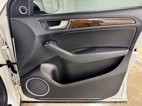 Used 2017 Audi Q5 2.0T Premium Plus w/ Technology Package image 18