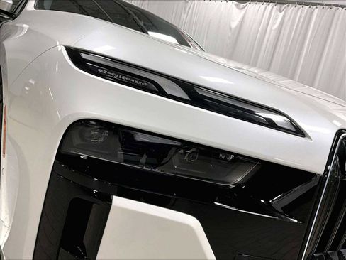 Used 2025 BMW 760i xDrive w/ Premium Package image 15