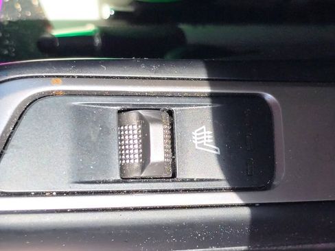 Used 2022 Kia Sorento EX w/ Panoramic Sunroof Package FWD image 9