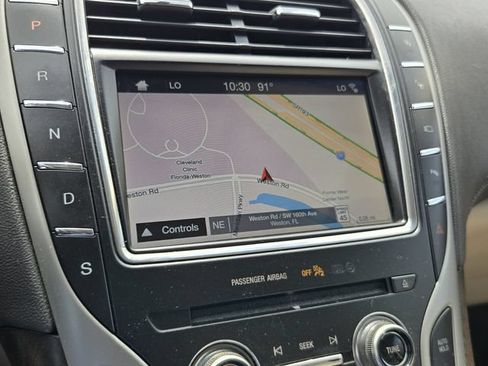 Used 2019 Lincoln Nautilus Reserve FWD image 18