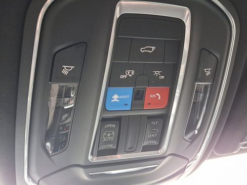 Used 2023 Jeep Grand Cherokee Altitude image 32