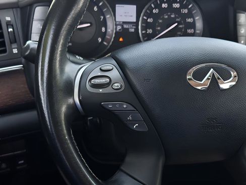 Used 2016 INFINITI Q70 L 3.7 w/ Deluxe Touring Package RWD image 11