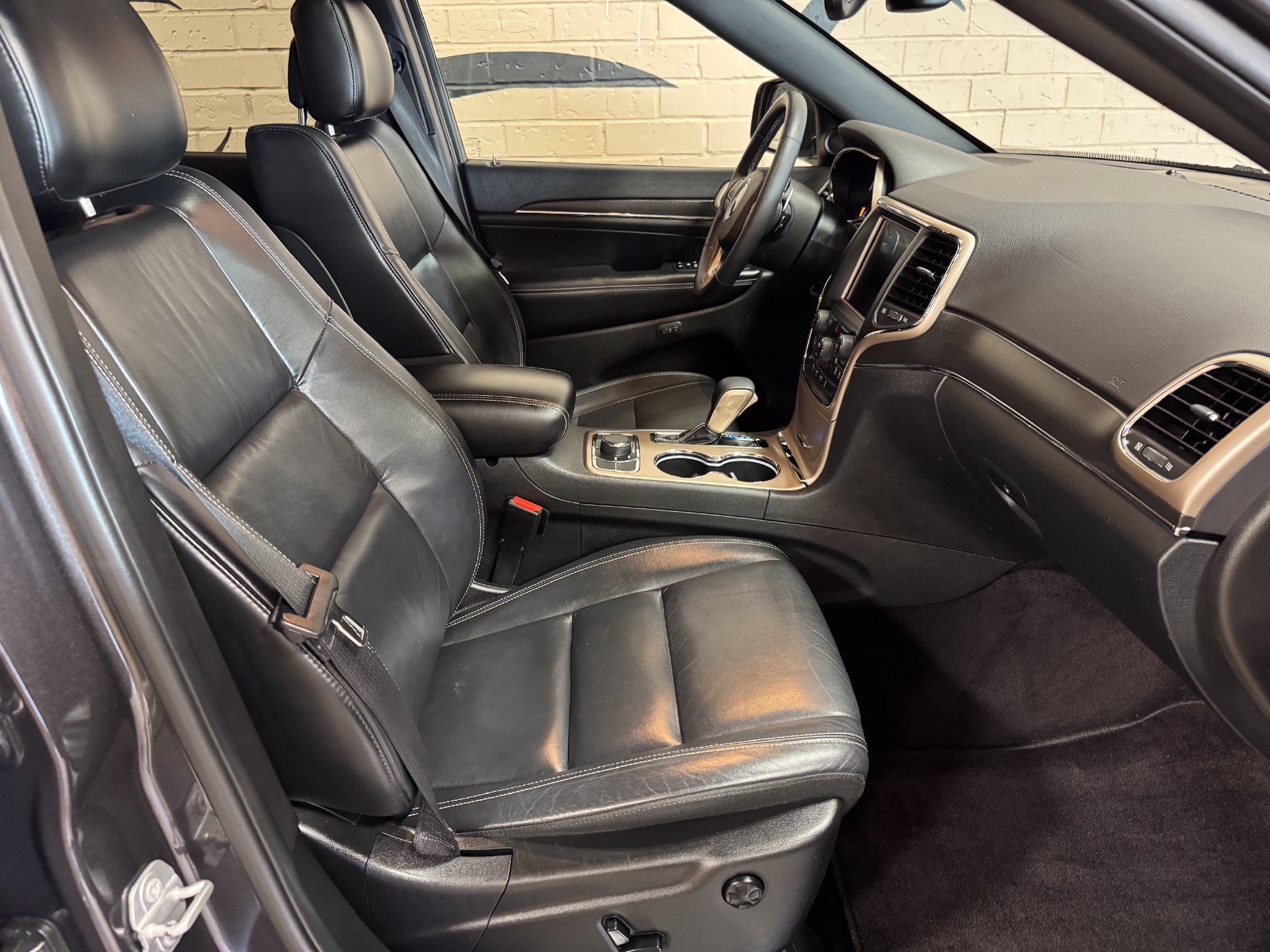 Used 2017 Jeep Grand Cherokee Limited AWD/4WD image 22