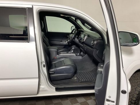Used 2020 Toyota Tacoma TRD Sport image 35