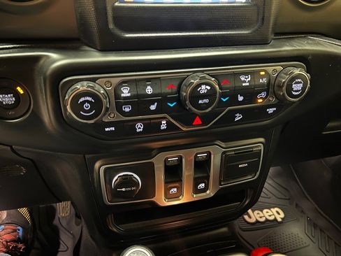 Used 2018 Jeep Wrangler Sport image 24