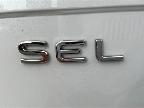 Certified 2024 Volkswagen Tiguan SEL R-Line image 31