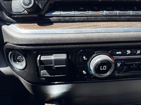 Used 2023 Chevrolet Silverado 1500 LT AWD/4WD image 19