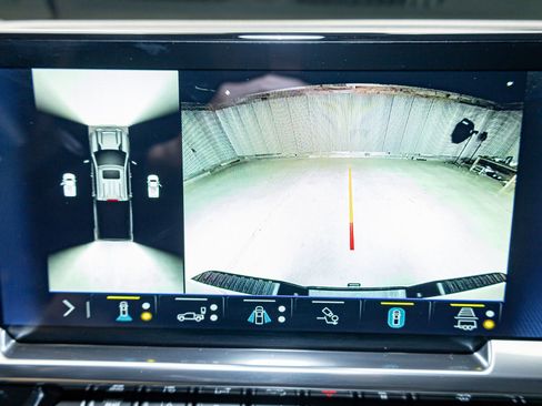 Used 2025 Chevrolet Silverado 2500 LTZ w/ LTZ Convenience Package image 23