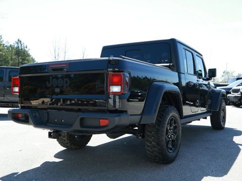 Used 2023 Jeep Gladiator Willys AWD/4WD image 6