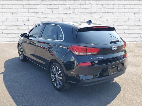 Used 2020 Hyundai Elantra GT image 3