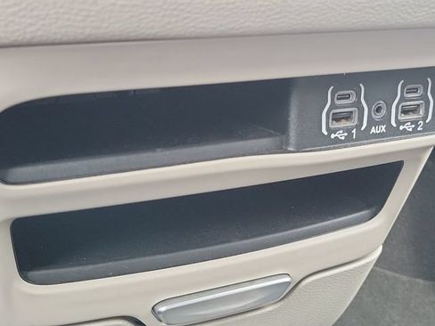 Used 2023 Chrysler Pacifica Touring-L FWD image 30
