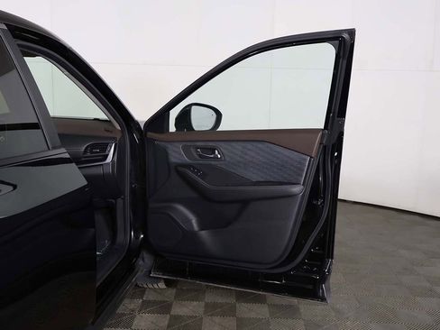 Used 2023 Nissan Rogue SV image 17