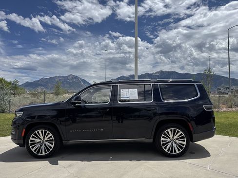 Used 2022 Jeep Grand Wagoneer Series III w/ Rear Seat Video Group 1 AWD/4WD image 2