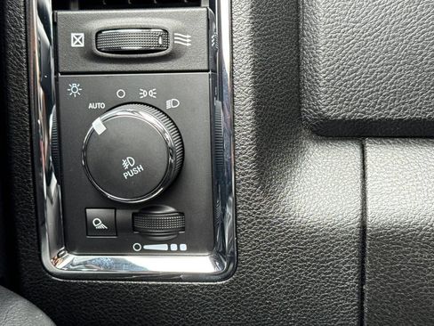 Used 2019 RAM 1500 Laramie w/ Convenience Group AWD/4WD image 29