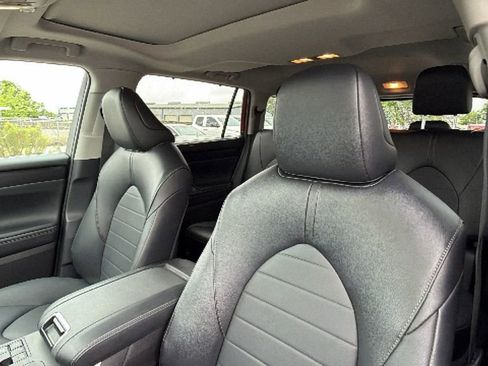 Certified 2025 Toyota Highlander XLE AWD/4WD image 21