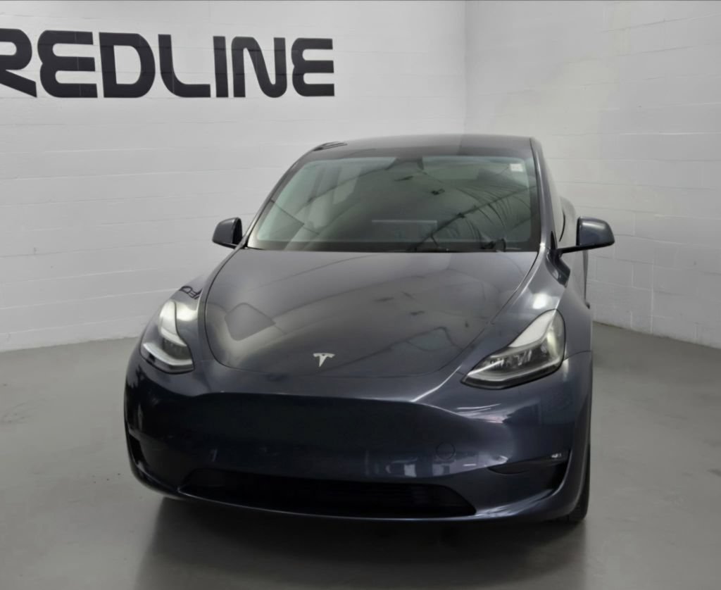Used 2023 Tesla Model Y AWD image 3